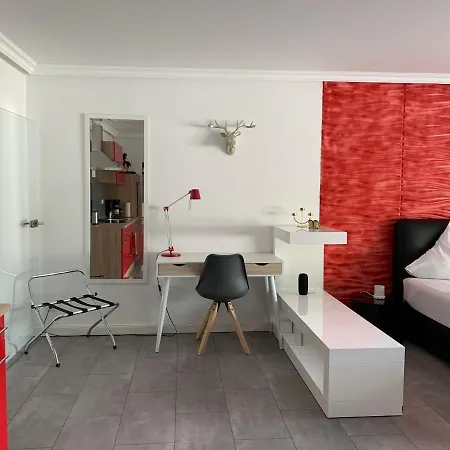 With A Smile 하노버